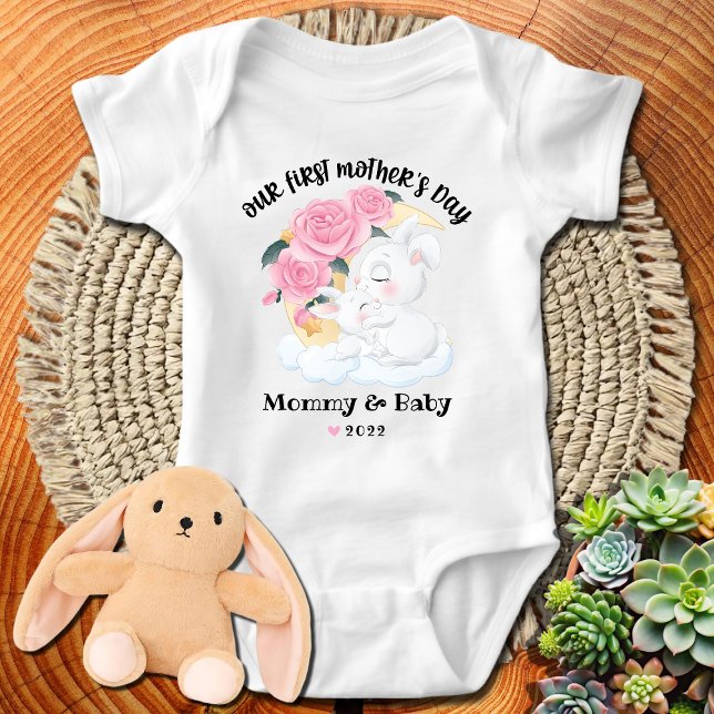 Glad första mors dag Baby Body T Shirt (Skapare uppladdad)