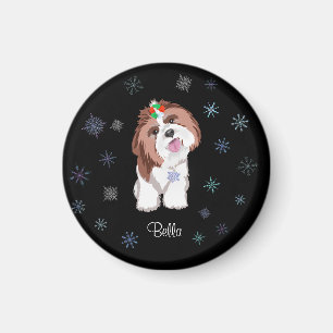 Glad & förtjusande Shih Tzu med snöflinga hundnamn Magnet