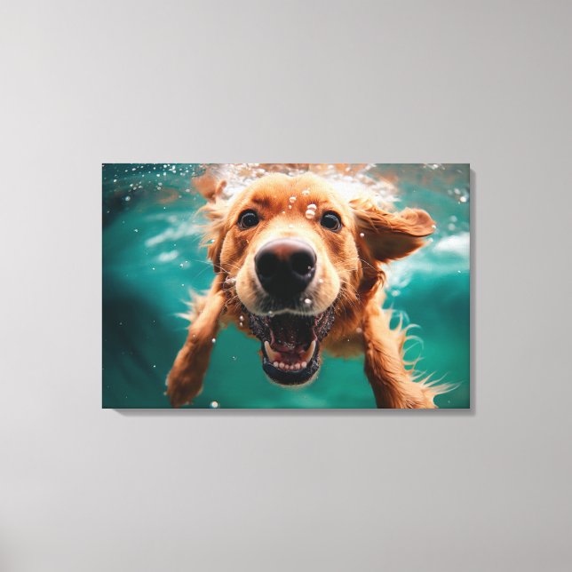 Glad Golden Retriever Simmar Under Vattenytan Canvastryck (Framsida)