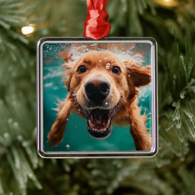 Glad Golden Retriever Simmar Under Vattenytan Julgransprydnad Metall (Träd)