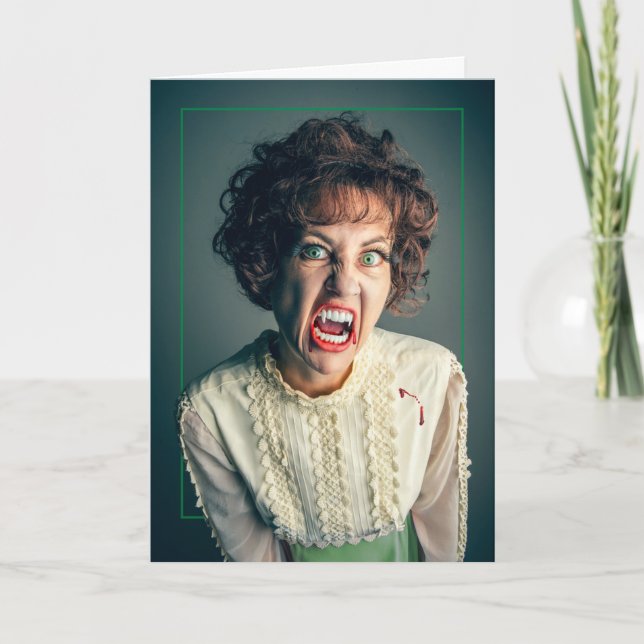 Glad Halloween NågonCampy Kvinnlig Vampyr  Helgkort (Framsida)