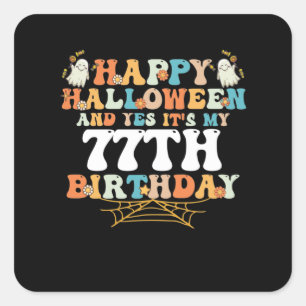 Glad Halloween och ja det är min 77-årsdag Fyrkantigt Klistermärke