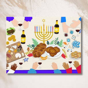Glad Hanukkah-bord med menorá, mat och familj Vykort
