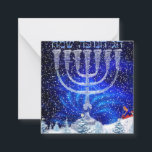 Glad Hanukkah Snö & Menorah Anteckningskort<br><div class="desc">Glad Hanukkah på hebreiska,  Vinterscen,  Silver Menorah,  Baksida engelska Glad Hanukkah, </div>