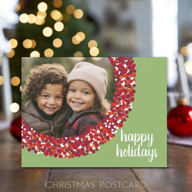 Glad helg - Grönt med julfoto - rött bär (Add 1 photo to this festive lime green and red berry holiday postcard)