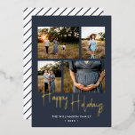 Glad helg Modern Blue Photo Collage Guld<br><div class="desc">Modern Helgdag-kort i mörk blått,  anpassat med en fotokollage på fyra bilder som du väljer inuti en känslig guld ram - äkta guld-folie för God jul. Bakgrunden färg och färg i rand på baksidan kan ändras i verktyg om du vill.</div>
