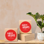 Glad helg | Personlig Röd jul i fetstil Runt Klistermärke<br><div class="desc">Modern minimalistiskt Glad helg enkelt Namn Classic Round Sticker i rött</div>