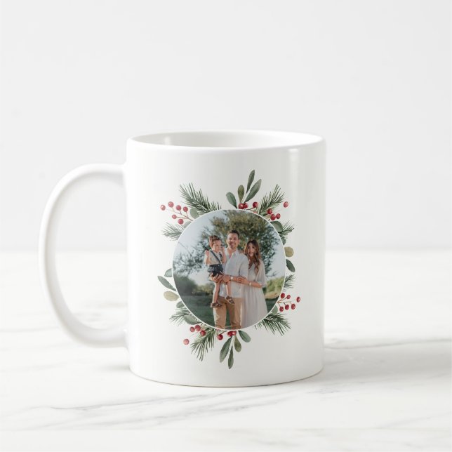 Glad helg till Mamma Holly Berries Family Photo Kaffemugg (Vänster)