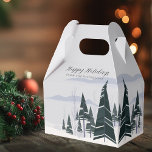 Glad helg Winter Träd Modern jul Party Presentaskar<br><div class="desc">En härlig vinterscen med en snö fylld skog av mörk grönt grisen och träd och en blek grått himlar dekorerar denna julfest för en bröllop- eller julgala. Detta moderna teckning i ett snölandskap är perfekt för ett evenemang i december eller januari.</div>