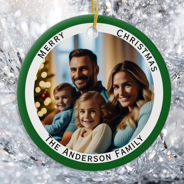 Glad jul Familjefoton Anpassat namn Julgransprydnad Keramik (A personalized Christmas ornament with your own photo and name. A stylish and festive keepsake gift)