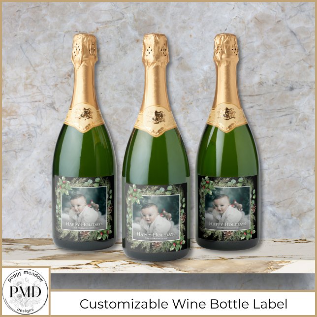 Glad jul Foto Krans Grönska  (Happy Holidays Photo Wreath Greenery Botanical Sparkling Wine Label with Name, Date, Baby Photo.)