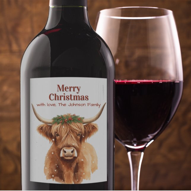 Glad jul Grönska Highland Miniatyr Ko Vinflaska Etikett (Christmas wine labels with an adorable highland miniature cow. Personalize your wine gifting.)