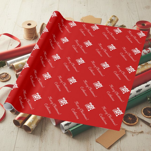 Glad jul presentpapper med eget namn. (Red Christmas wrapping paper with holly leafs pattern)