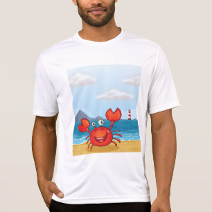 Glad krabba på strand med fyr t shirt