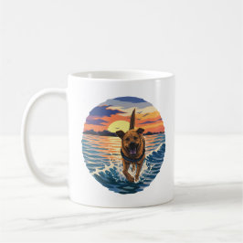 Glad Labrador som springer genom gyllene solnedgån Kaffemugg