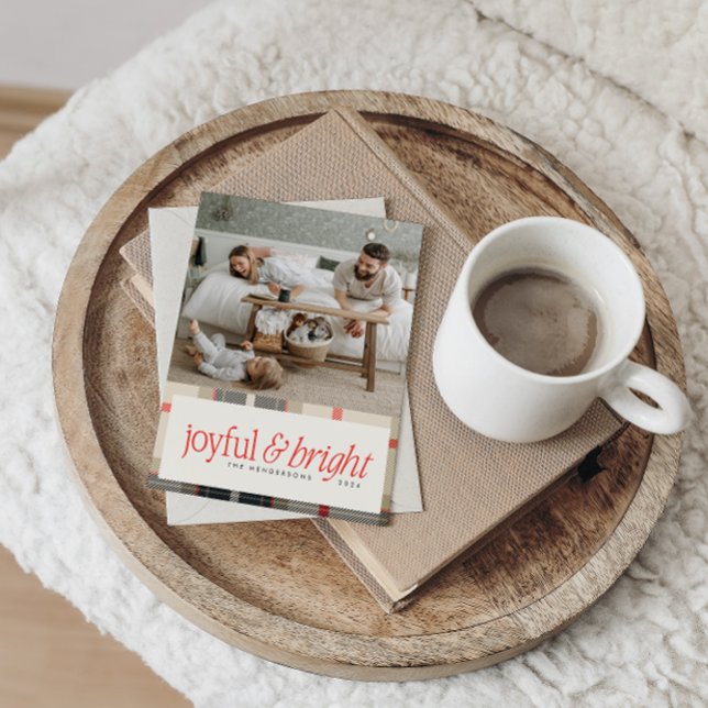 Glad & Ljus Mysig Vinterrutig Foto Julkort (Joyful & Bright Cozy Winter Plaid Holiday Photo Card)