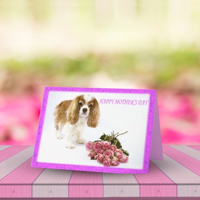 Glad mors dag Cavalier med rosbukett Kort (Skapare uppladdad)