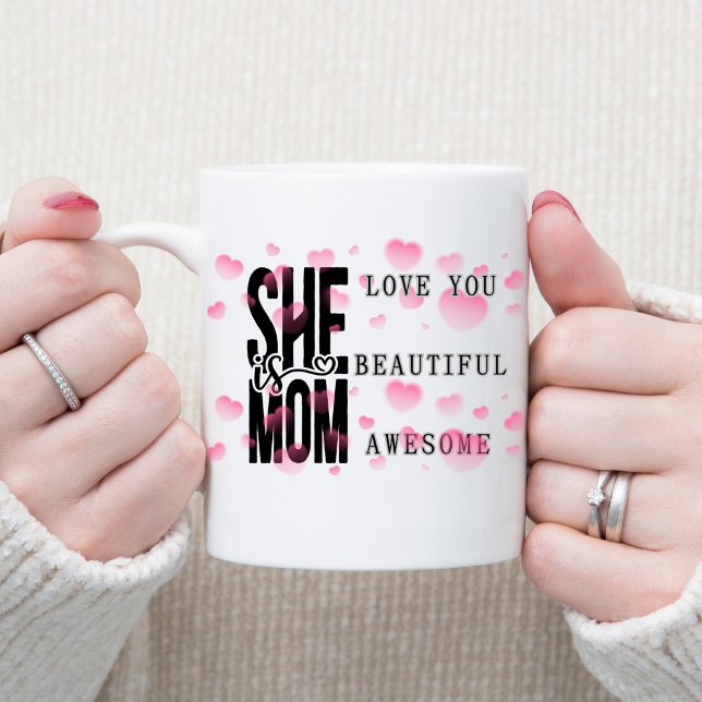 Glad mors dag Hon är mamma Modern kaffemug Kaffemugg (Happy Mother´s Day She Is Mom Modern Coffee Mug)