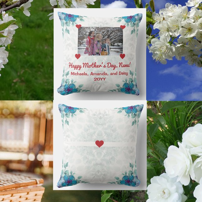 Glad mors dag Mormor Farmor Foto Namn Blommig Kudde (Happy Mother's Day, Nana! Elegant floral pillow with a personalized photo held up by red hearts)