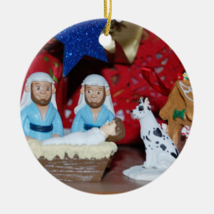 Glad Nativity: Kärlek gör en helig familj Julgransprydnad Keramik