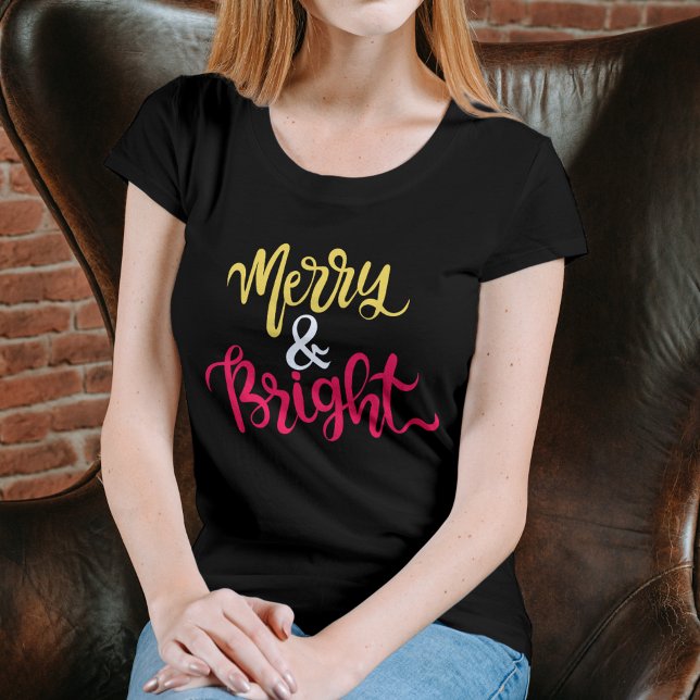 Glad och ljus modern röd dam jul  t shirt (Merry and Bright Modern Red Women’s Christmas T-Shirt)
