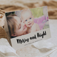 Glad och ljus trendig familjefoto