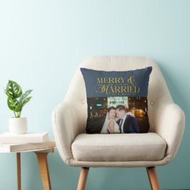 Glad och nygift nygift foto Första julen Kudde