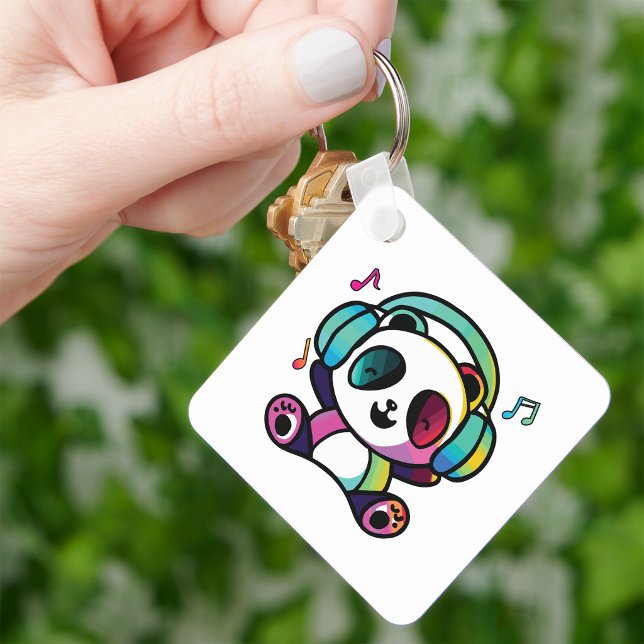Glad panda med hörlurar som lyssnar på musik. nyckelring (Happy Panda with headphones listening to music. Keychain)