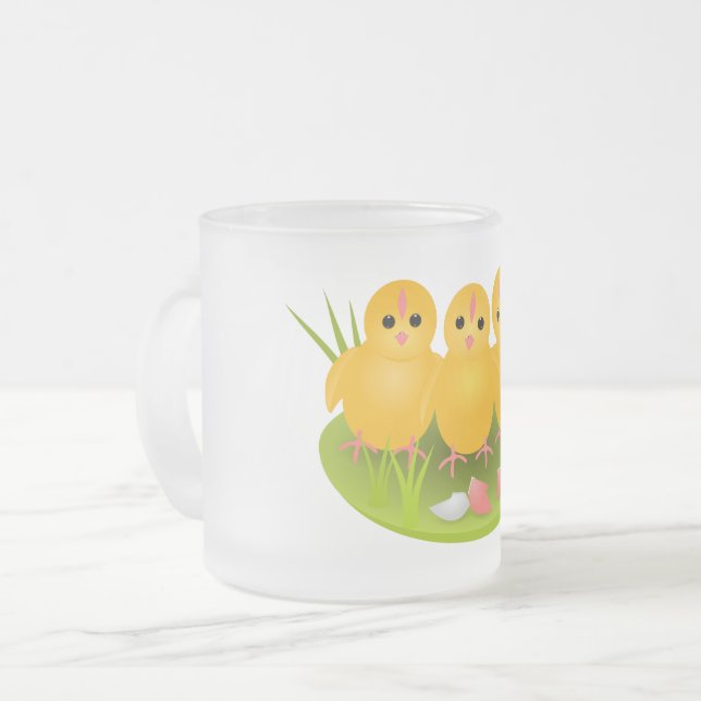 Glad påsk gult chickar på grönt gräs frostad glasmugg (Framsida vänster)