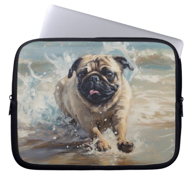 Glad Pug på stranden Laptop Fodral (Framsidan)