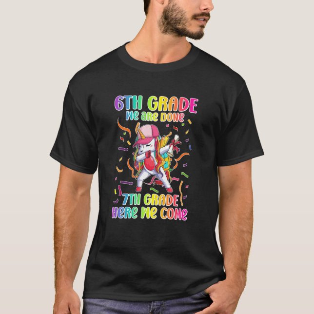 Glad sista dag för 6:e klass examen t shirt (Framsida)