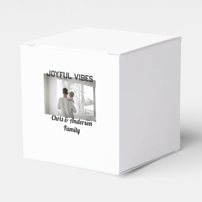 Glada vibrationer far son familj jul semester p presentaskar (Framsidan Sidan)