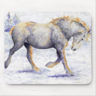 Glädje - den Percheron hästmusen vadderar Musmatta