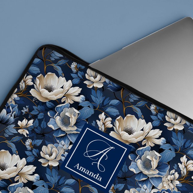 Glam Blå och Elfenbensfärgade Blommor Designad Dat Laptop Fodral (Glam Blue and Ivory Flowers Designer Laptop Case)