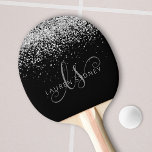 Glam Black Silver Glitter Glam Monogram Namn<br><div class="desc">Glam Black Silver Glitter Elegant Monogram Ping Pong Paddle. Anpassa enkelt trendigets chic pingpongpadlar med elegant silver mousserande glitter mot svart bakgrund. Designen har ditt handskrivna skriptmonogram med söt-snurrar och ditt namn.</div>