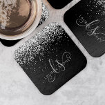 Glam Black Silver Glitter Monogram Namn Underlägg Papper Kvadrat<br><div class="desc">Glam Black Silver Glitter Elegant Monogram Papper Underlägg. Det är enkelt att anpassa chicen för trendig pappert underlägg design med gnistrande glitter i elegant silver mot svart bakgrund. Designen har ditt handskrivna skriptmonogram med söt-snurrar och ditt namn.</div>