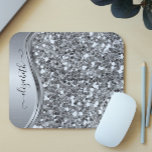 Glam Bling Personlig Glitter Kalligrafi Silver Musmatta<br><div class="desc">Denna design innehåller inte verklig glitter eller paljetter. Den kan anpassas i det angivna området genom att byta foto och/eller text. Eller så kan den anpassas ytterligare genom att klicka på "Anpassa denna mall" och sedan välja alternativet "Klicka för att anpassa ytterligare" och ta bort eller ändra bakgrundsfärgen, lägga till...</div>