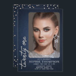 Glam Denim Diamonds Blue White 21st Birthday Photo Inbjudningar<br><div class="desc">En blå och vit glam, denim och diamanter (detta är digitaleffekter, inte riktiga stenar eller folier!) 21-årsinbjudan till flickor som är enkla, moderna, elegant och chic, som har en spridning av rhinestoner, det tjugoen ord som täcks av rhinestoner (simulerade, inte verkliga stenar, detta är en digital effekt) och i moderna...</div>