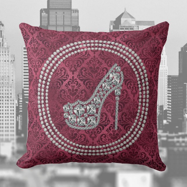 Glam Diamond Stiletto Shoe On Burgundy Damask Kudde (Skapare uppladdad)