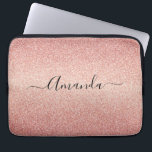 Glam-gradienten för gnistra vid ro glitter, namn laptop fodral<br><div class="desc">Girly och elegant. En övertoning av ro guld faux mönster i glitter. Anpassa och lägg till ditt namn. Namn är skrivet med ett modernt handskript i stil. Mörk ro guld färgad brev. Om du bara vill behålla utslagen tar du bort exemplet namn lämnar du blankstegen eller symbolerna framför och efter...</div>
