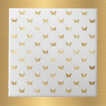 Glam Guld Butterflies White Kakelplatta<br><div class="desc">Vit bricka med guld fjärilar.</div>