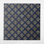 Glam Guld Fleur de Lis Navy Blue Kakelplatta<br><div class="desc">Blåplattan med guld fleur de lis. Hex-koden för marinblått är #202A44.</div>