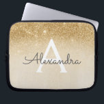 Glam Guld Glitter och Gnistra Chic Monogrammed Mon Laptop Fodral<br><div class="desc">Guld Ombre Faux Glitter och Gnistra Modern och Elegant Monogram Fodral. Fodral kan anpassas så att det omfattar ditt första och första namn.</div>