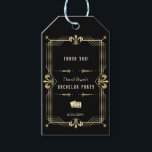 Glam Guld Vegas Casino Royale Bachelor Party Presentetikett<br><div class="desc">Charm Roaring 20:s Underbara Gatsby-kort,  inspirerad av 1920-talets glamor,  glitz,  gamle Hollywood. Den har elegant faux guld-form med Fleur-de-lis,  faux golden divider,  vintage typsnitt. Använda Anpassa verktyg om du vill lägga till din information. Om du vill ha mer information kan du besöka min Glam Roaring 20s Collection.</div>