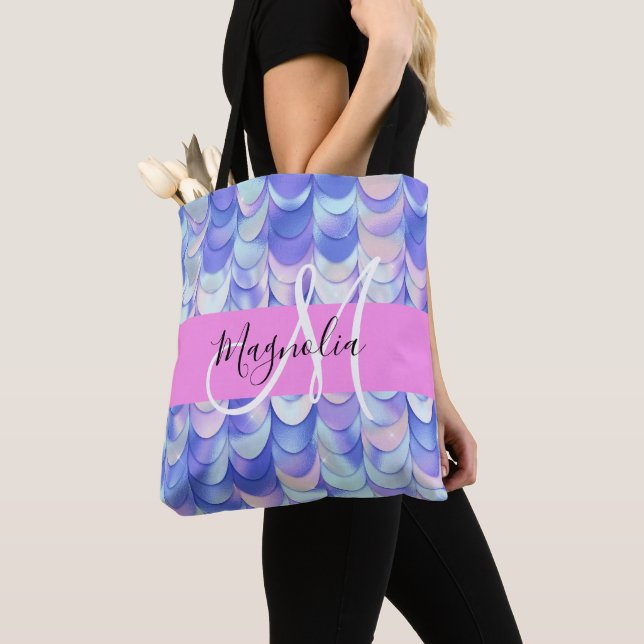 Glam Iridescent Blå Fjäll Namn Monogram Tygkasse (Närbild)
