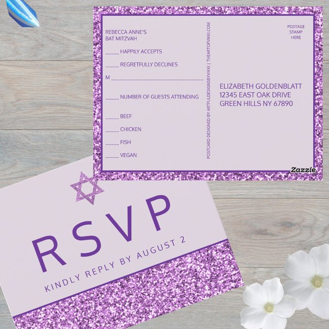 Glam Lila Enkel Modern Bat Mitzvah RSVP Vykort (What could be easier than these purple glam Bat Mitzvah RSVP postcards)