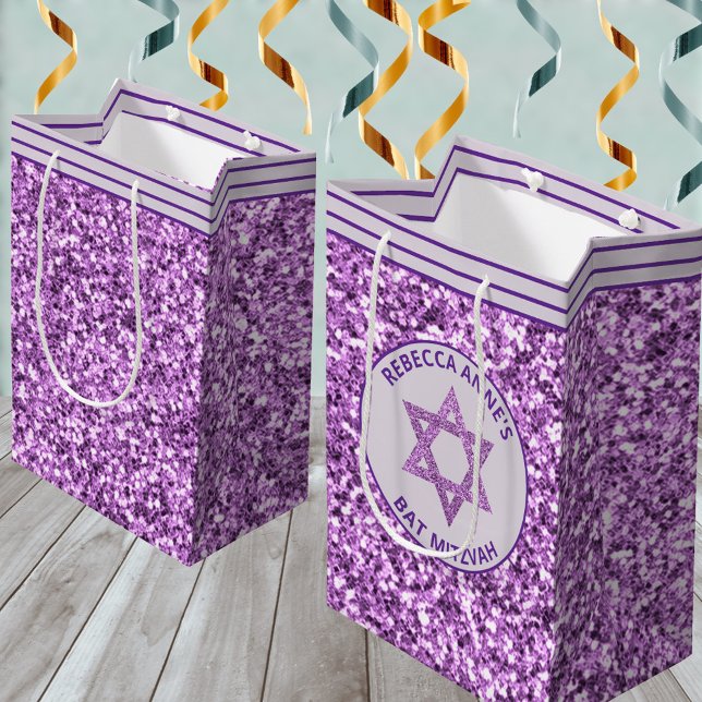 Glam Lila Party favors eller Presenter Bat mitzvah (It's easy to personalize these faux purple glitter gift bags to hold Bat Mitzvah party favors)