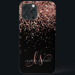 Glam Ro Guld Glitter Elegant Monogram<br><div class="desc">Glam Ro Guld Glitter Elegant Monogram iphone case. Anpassa enkelt den här chicen av trendig-telefonväska med elegant ro guld mousserande glitter mot svart bakgrund. Designen har ditt handskrivna skriptmonogram med söt-snurrar och namn.</div>
