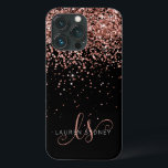 Glam Ro Guld Glitter Elegant Monogram<br><div class="desc">Glam Ro Guld Glitter Elegant Monogram iphone case. Anpassa enkelt den här chicen av trendig-telefonväska med elegant ro guld mousserande glitter mot svart bakgrund. Designen har ditt handskrivna skriptmonogram med söt-snurrar och namn.</div>