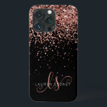 Glam Ro Guld Glitter Elegant Monogram<br><div class="desc">Glam Ro Guld Glitter Elegant Monogram iphone case. Anpassa enkelt den här chicen av trendig-telefonväska med elegant ro guld mousserande glitter mot svart bakgrund. Designen har ditt handskrivna skriptmonogram med söt-snurrar och namn.</div>